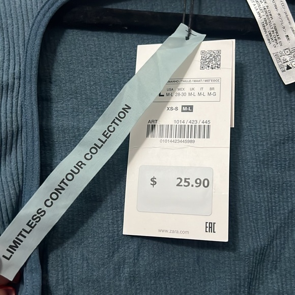 Open back long sleeve mock neck Zara top. New with tags size M-L - Picture 3 of 3